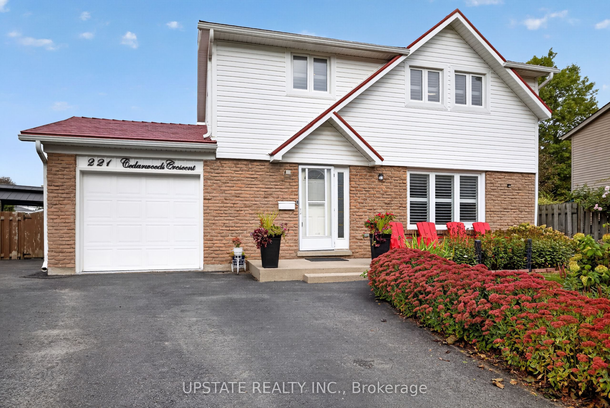 221 Cedarwoods Crescent Property Photo 1
