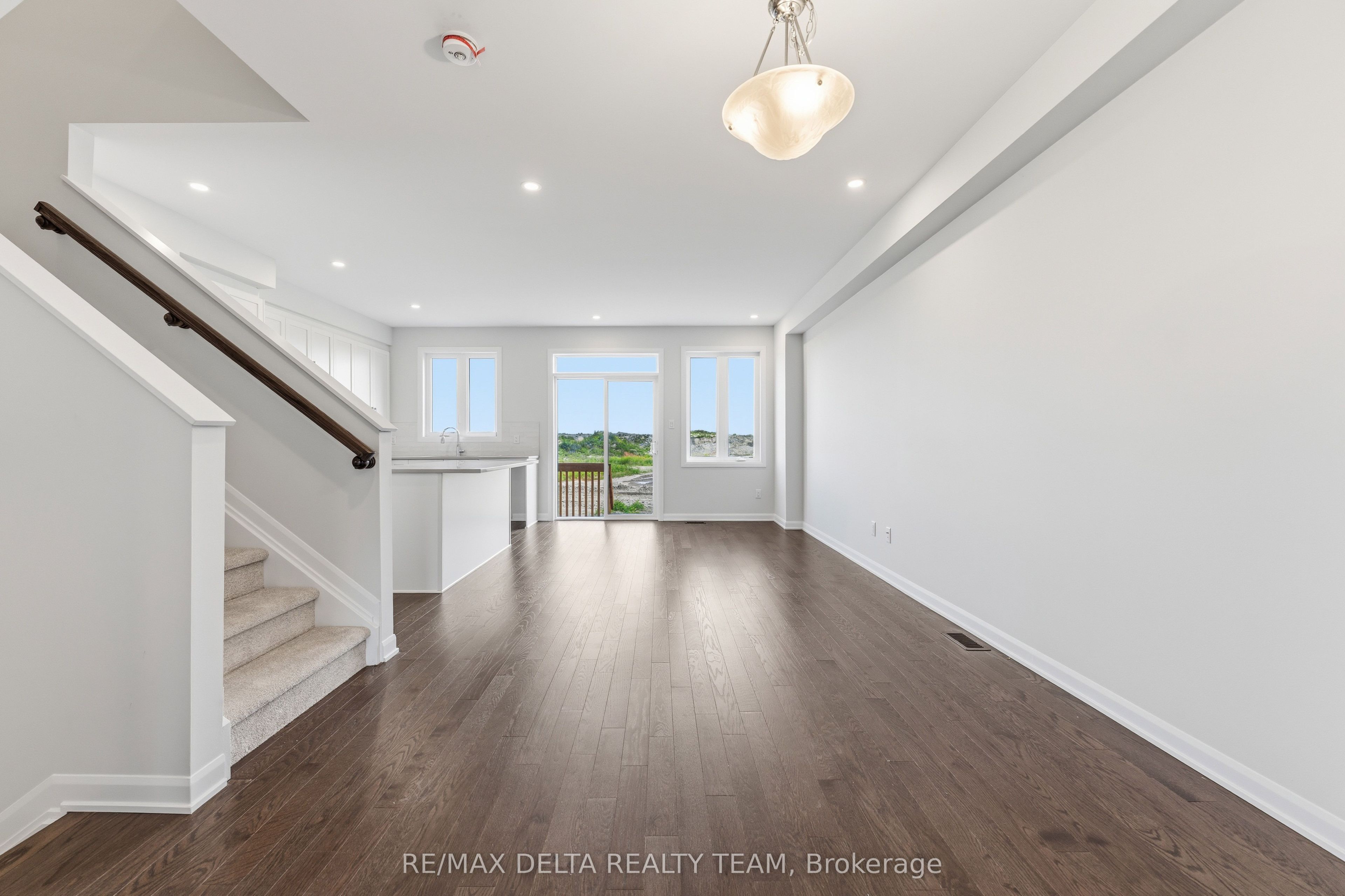 764 Fairline Row Property Photo 6