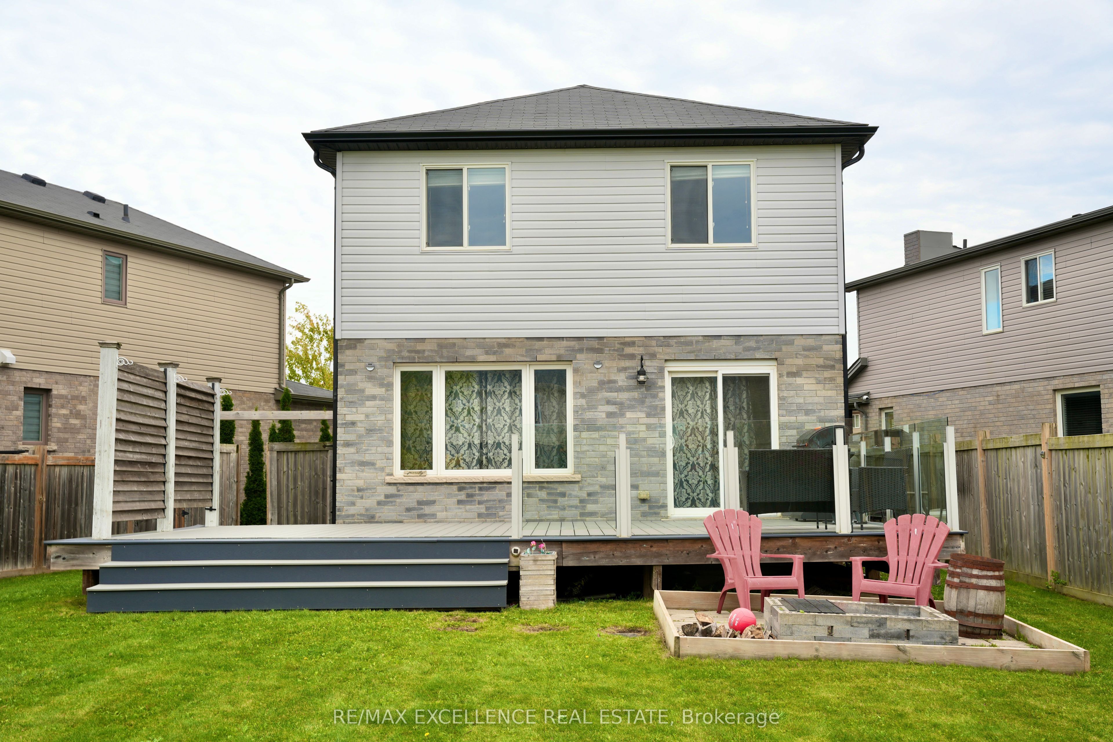 1954 Foxridge Crescent Property Photo 37