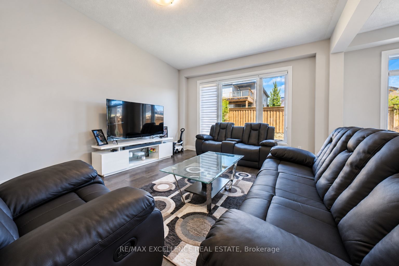 119 Ian Ormston Drive Property Photo 4