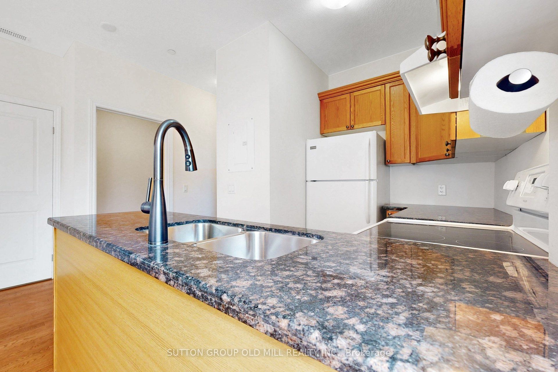 95 Wilson St Street W 102 Property Photo 15