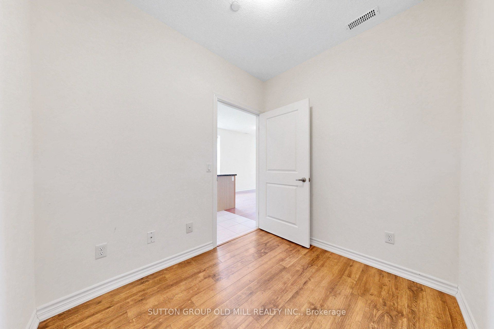 95 Wilson St Street W 102 Property Photo 31