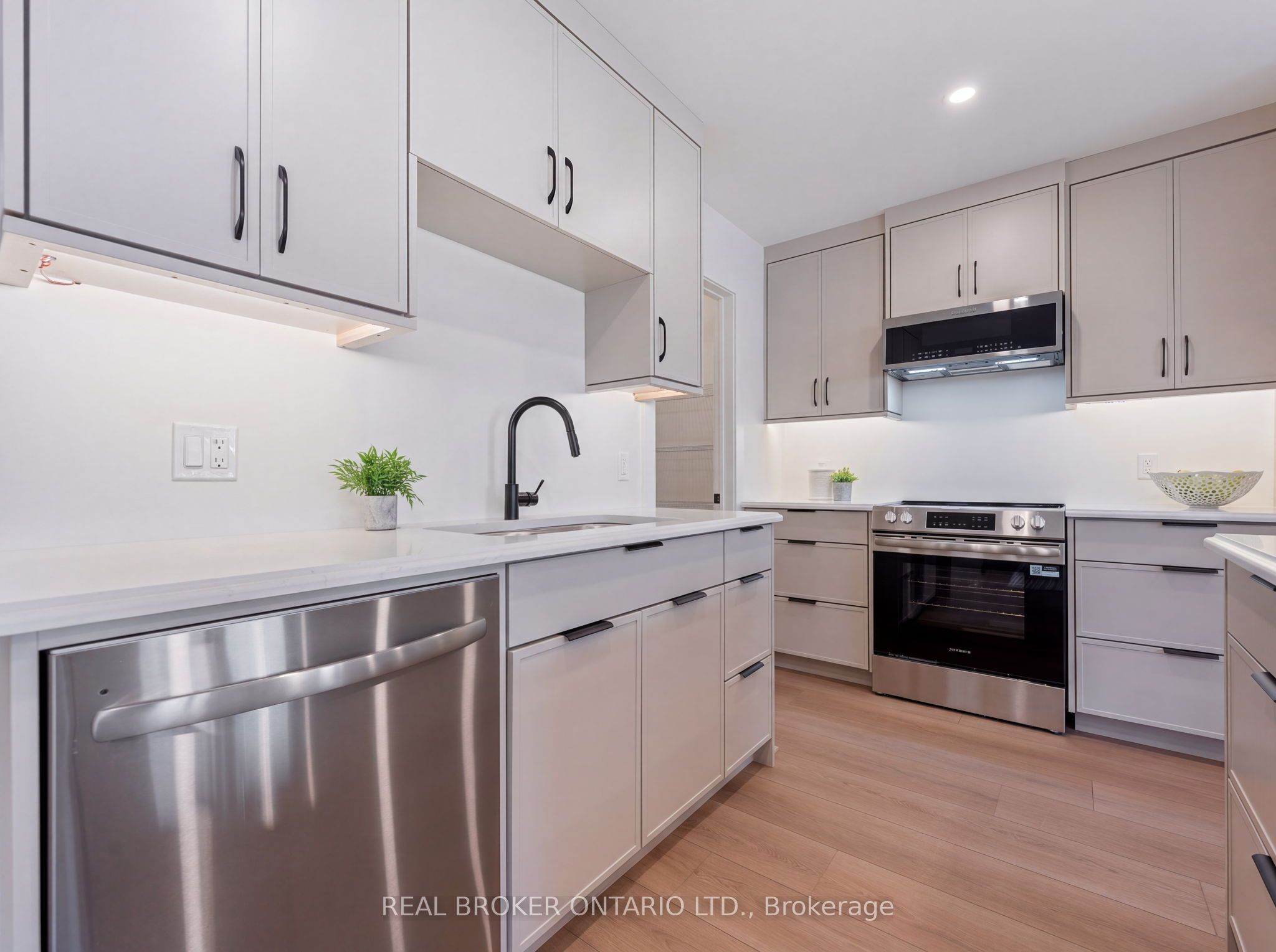 151 Davis Street 4 Property Photo 10
