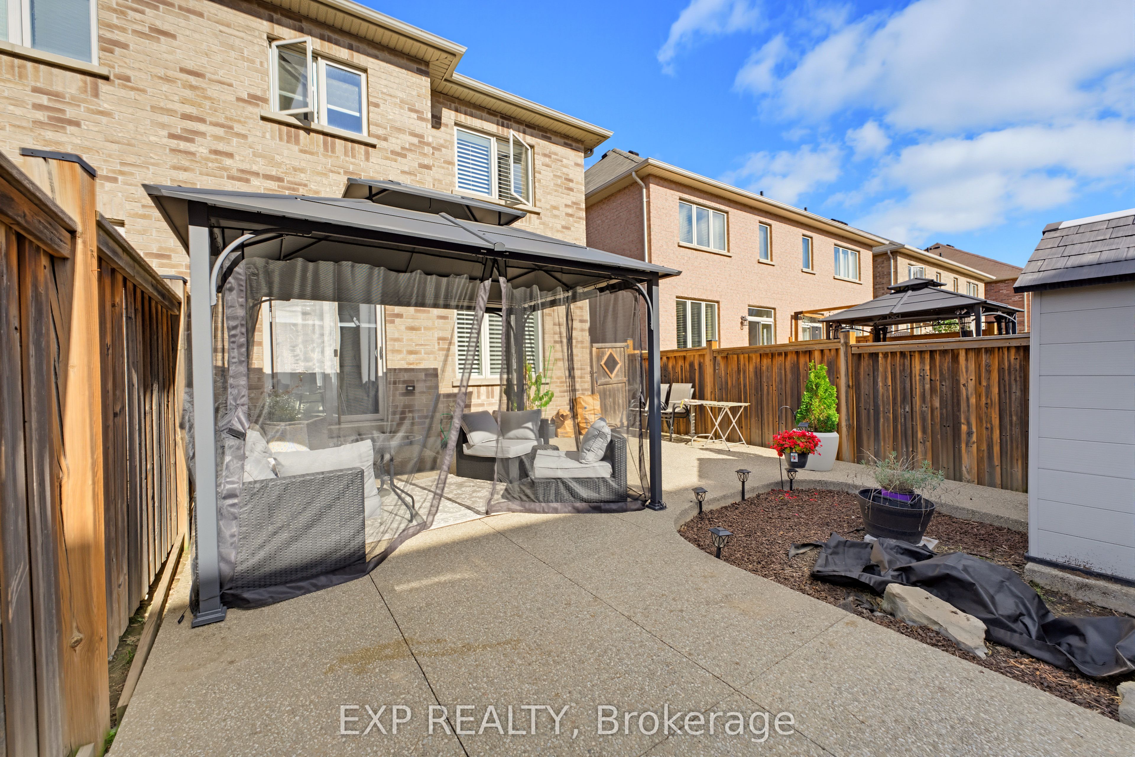 58 Summerberry Way Property Photo 36