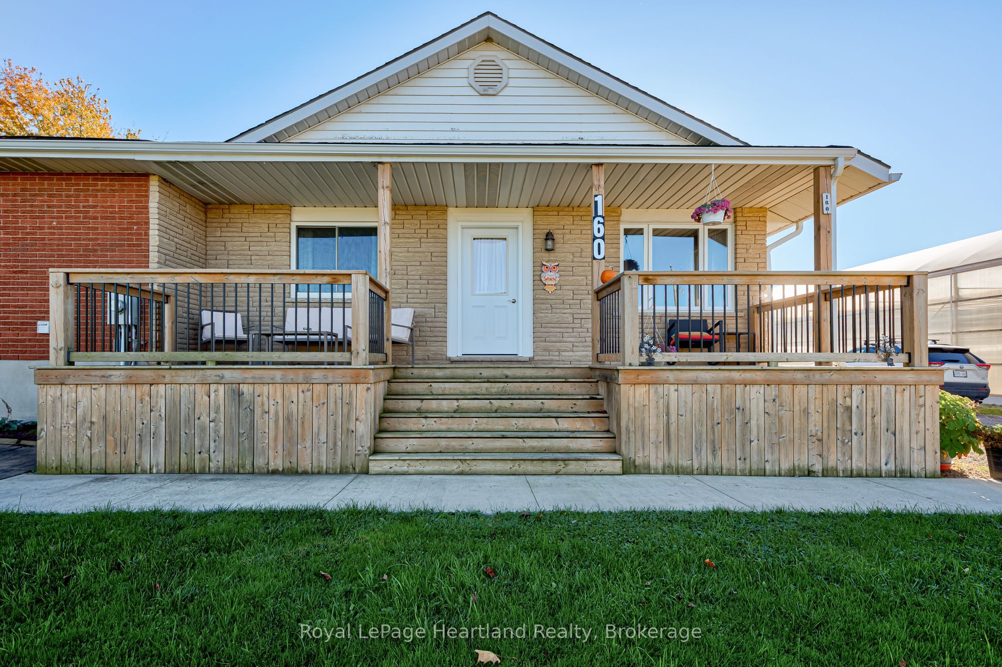 160 Huron Road Property Photo 3