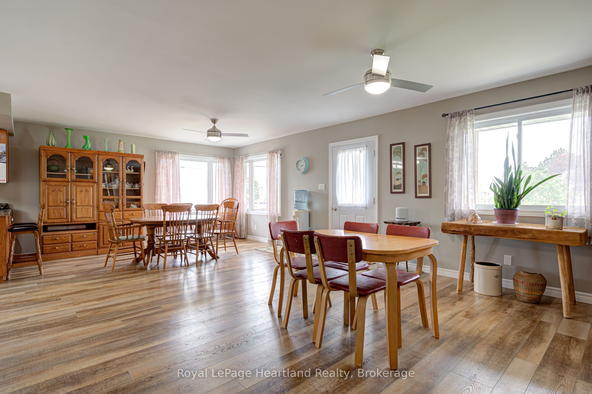 160 Huron Road Property Photo 5