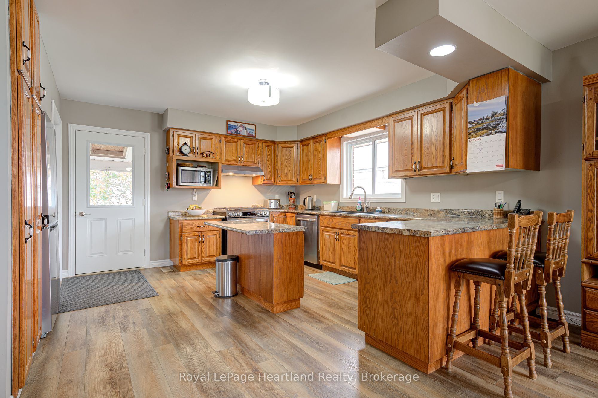 160 Huron Road Property Photo 7