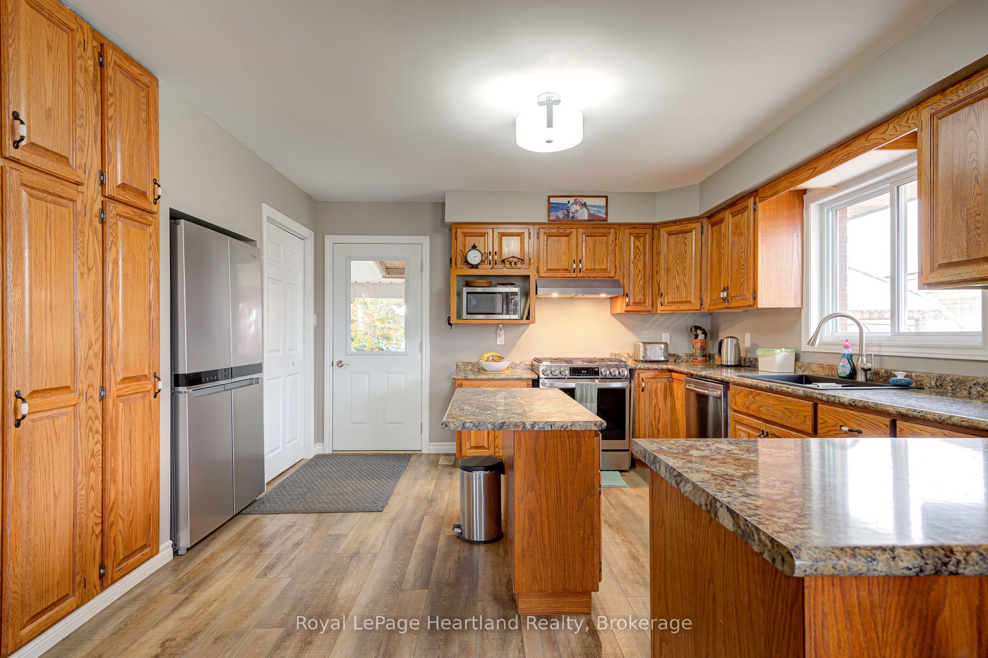 160 Huron Road Property Photo 8