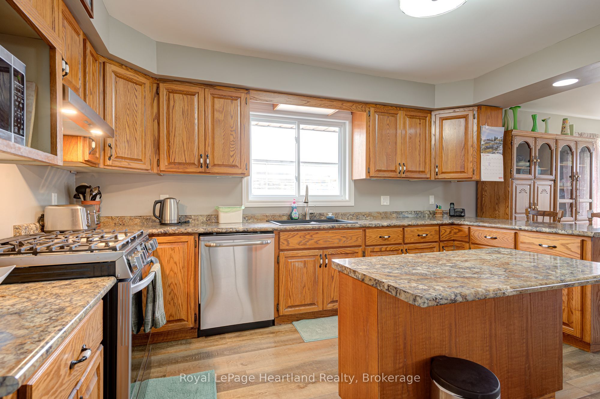 160 Huron Road Property Photo 10