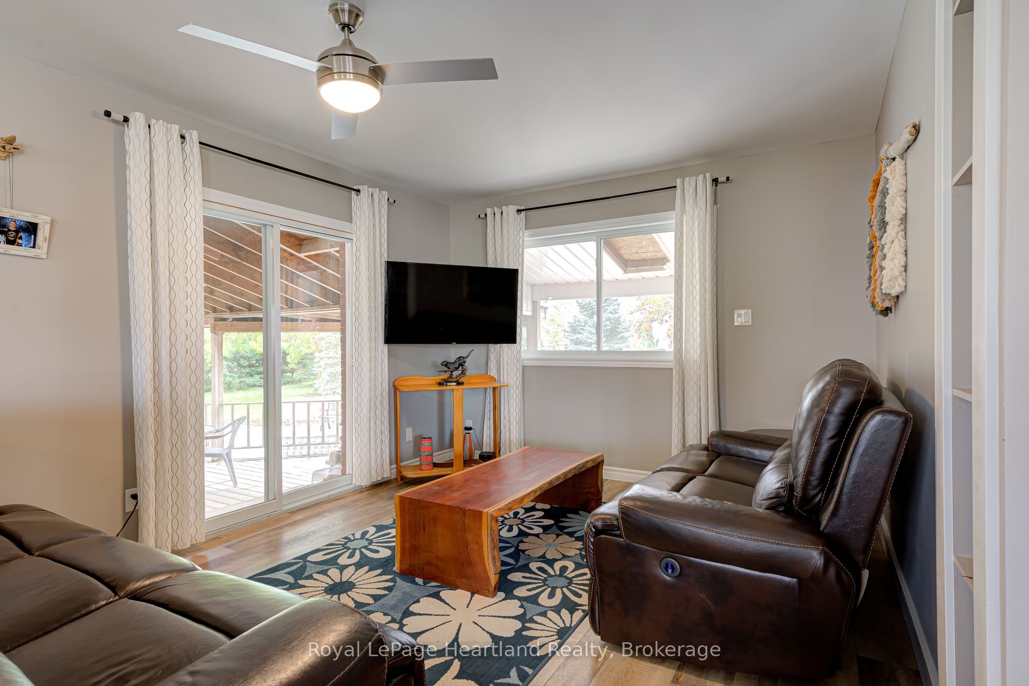 160 Huron Road Property Photo 14