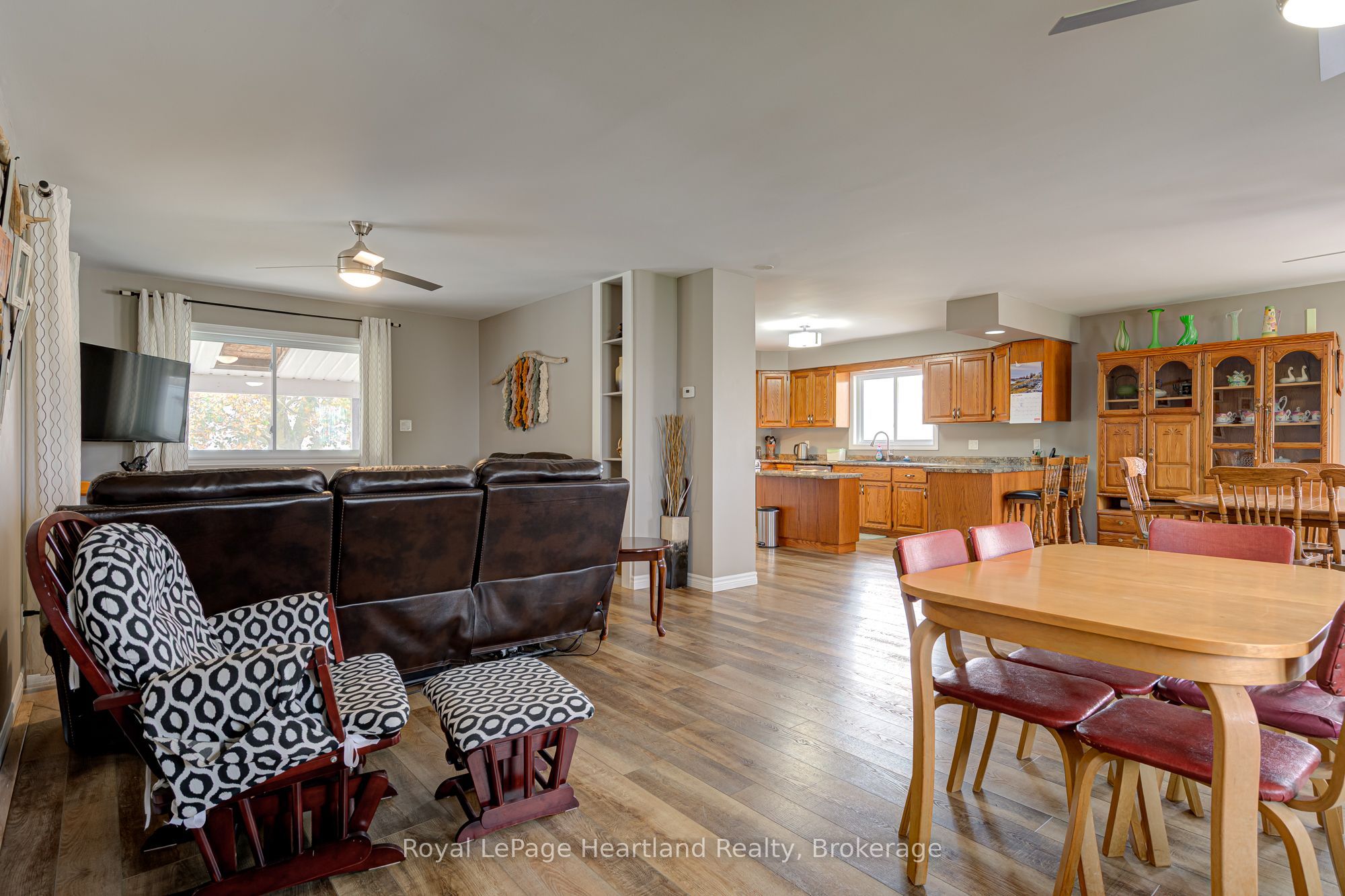 160 Huron Road Property Photo 15
