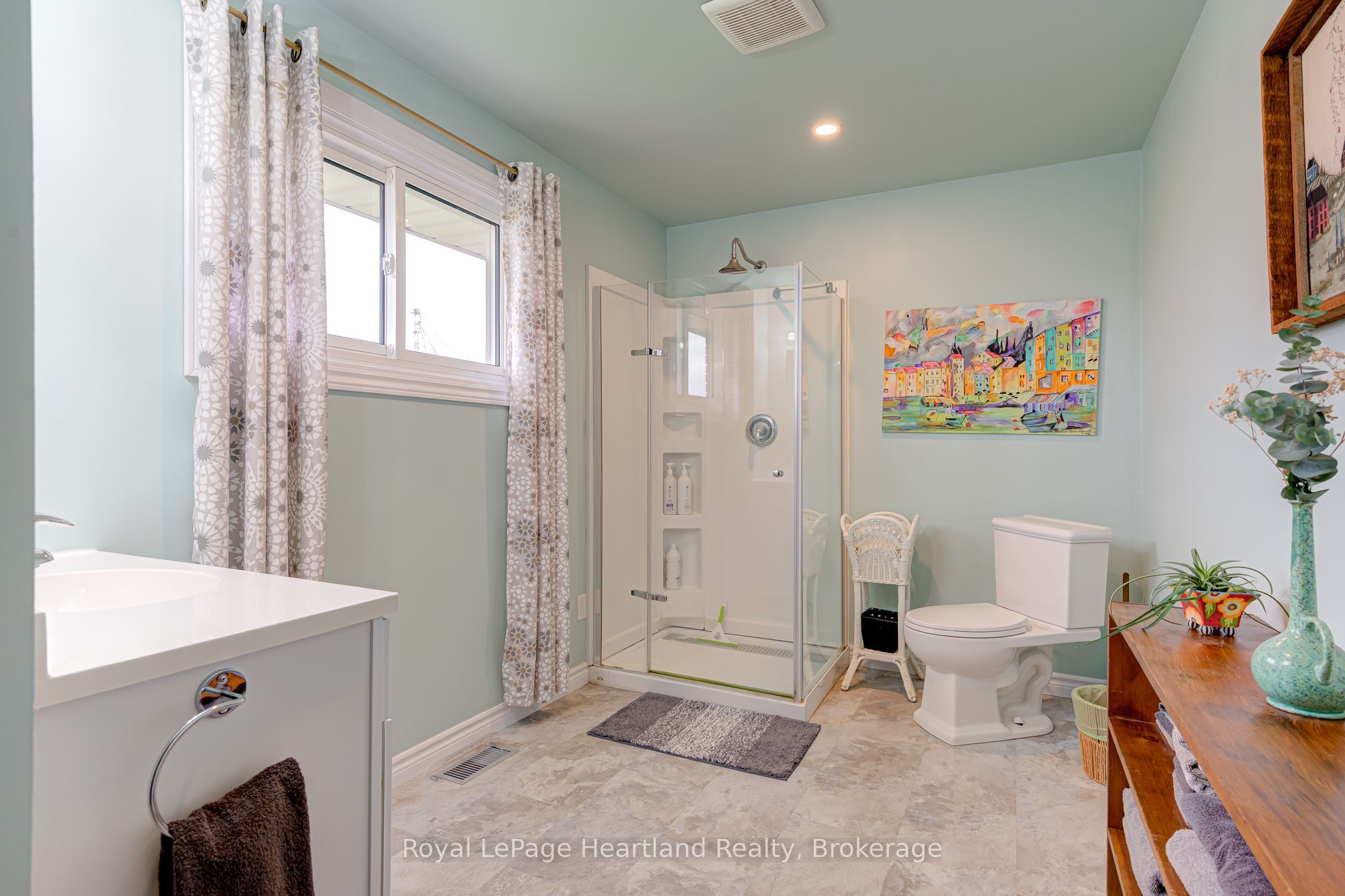 160 Huron Road Property Photo 18