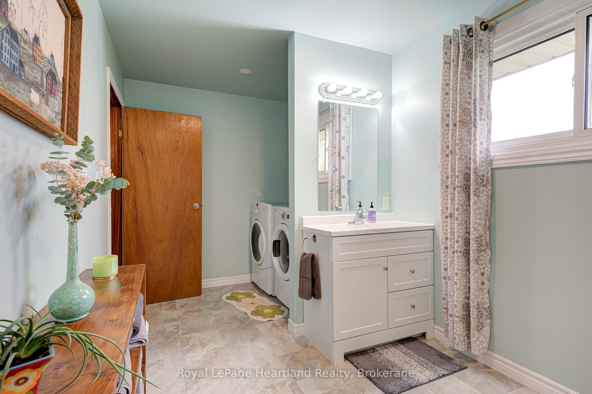 160 Huron Road Property Photo 19