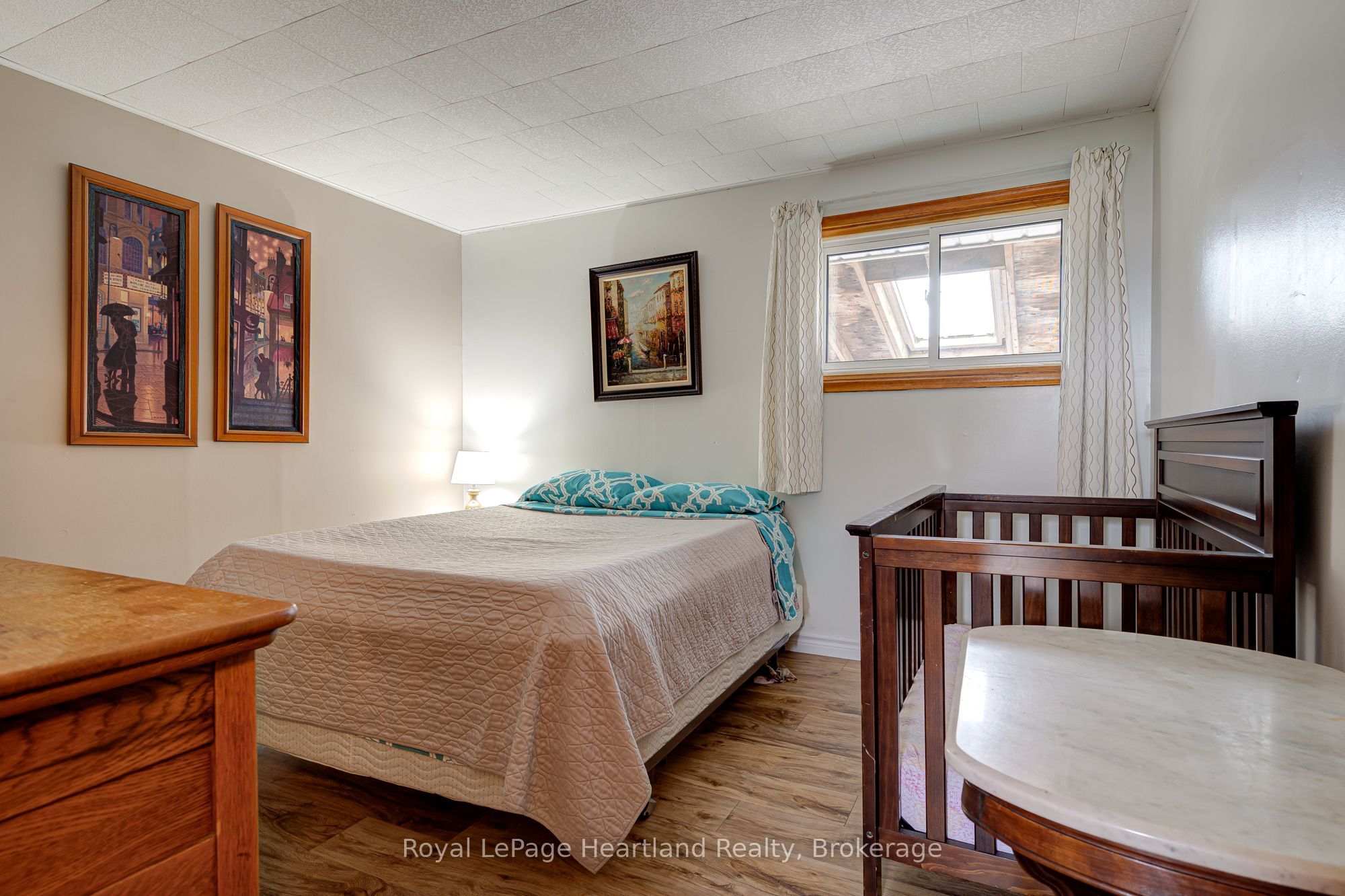 160 Huron Road Property Photo 23