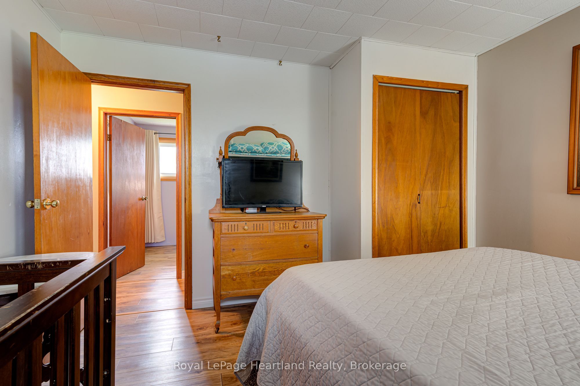 160 Huron Road Property Photo 24