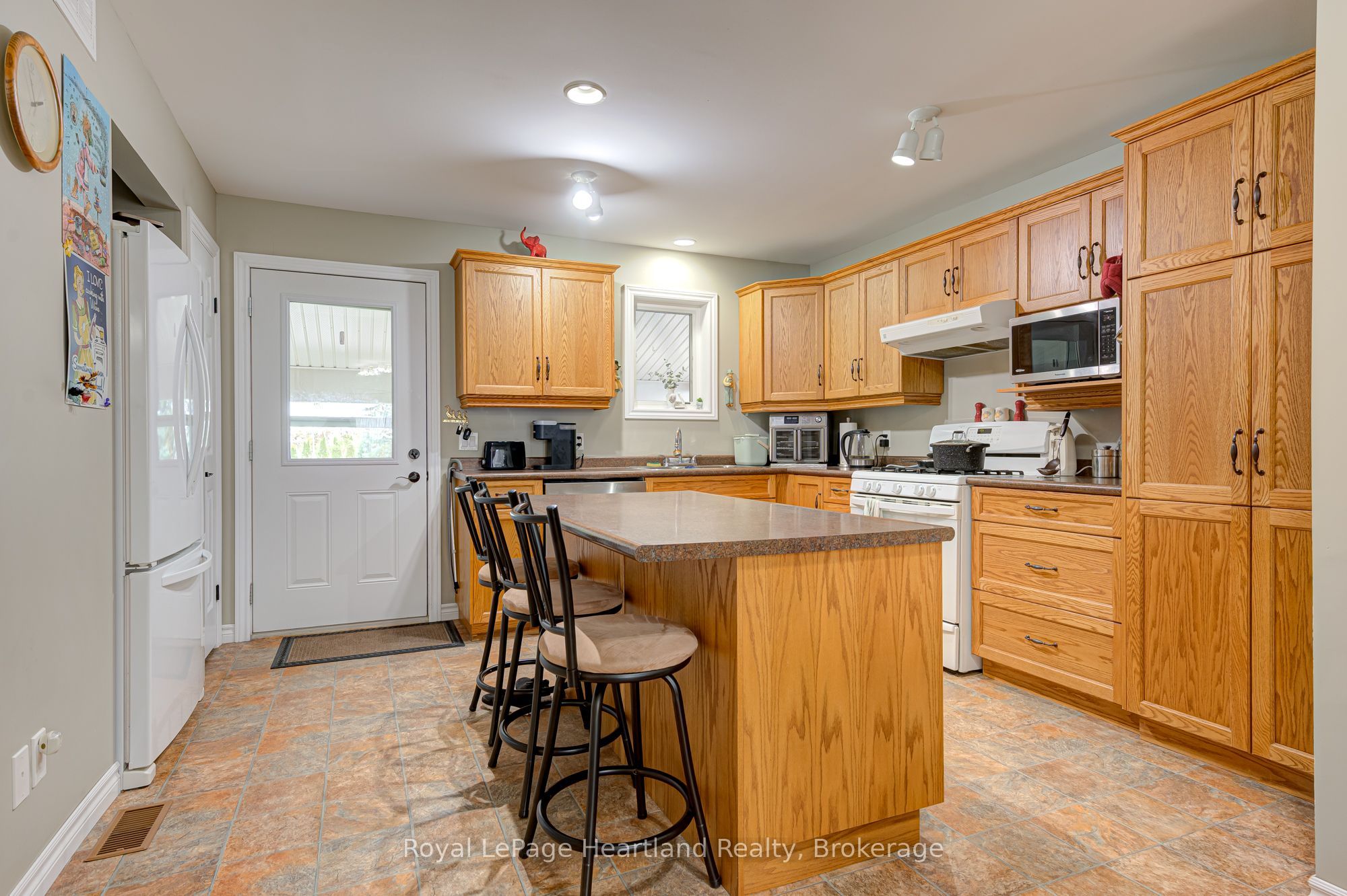 160 Huron Road Property Photo 33