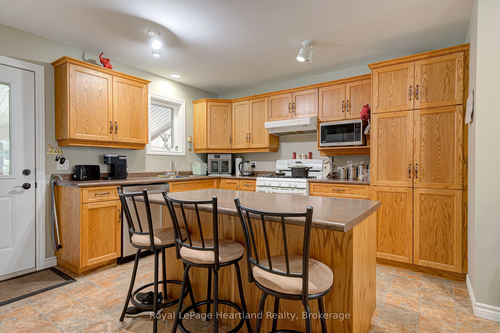 160 Huron Road Property Photo 34