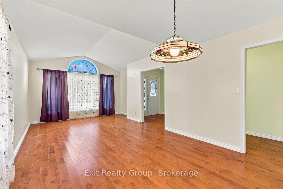 6 Hemlock Crescent Property Photo 8