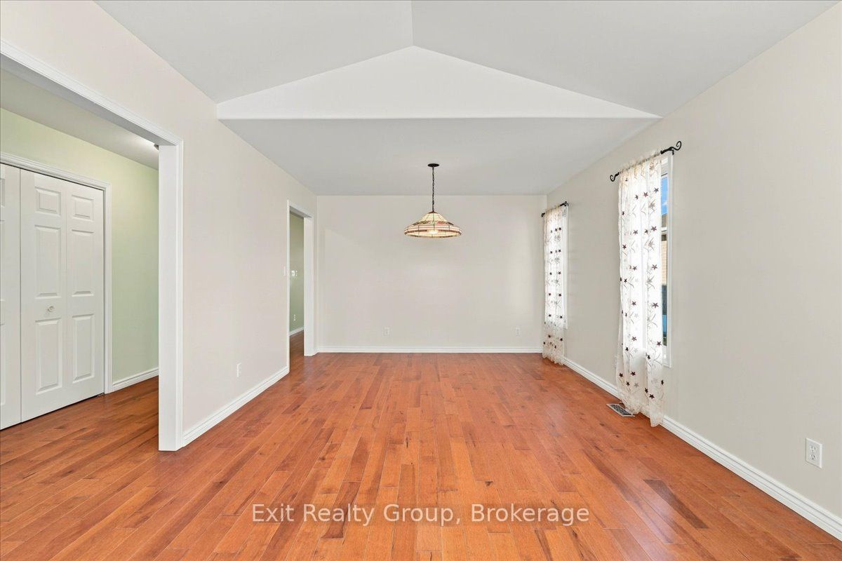 6 Hemlock Crescent Property Photo 9