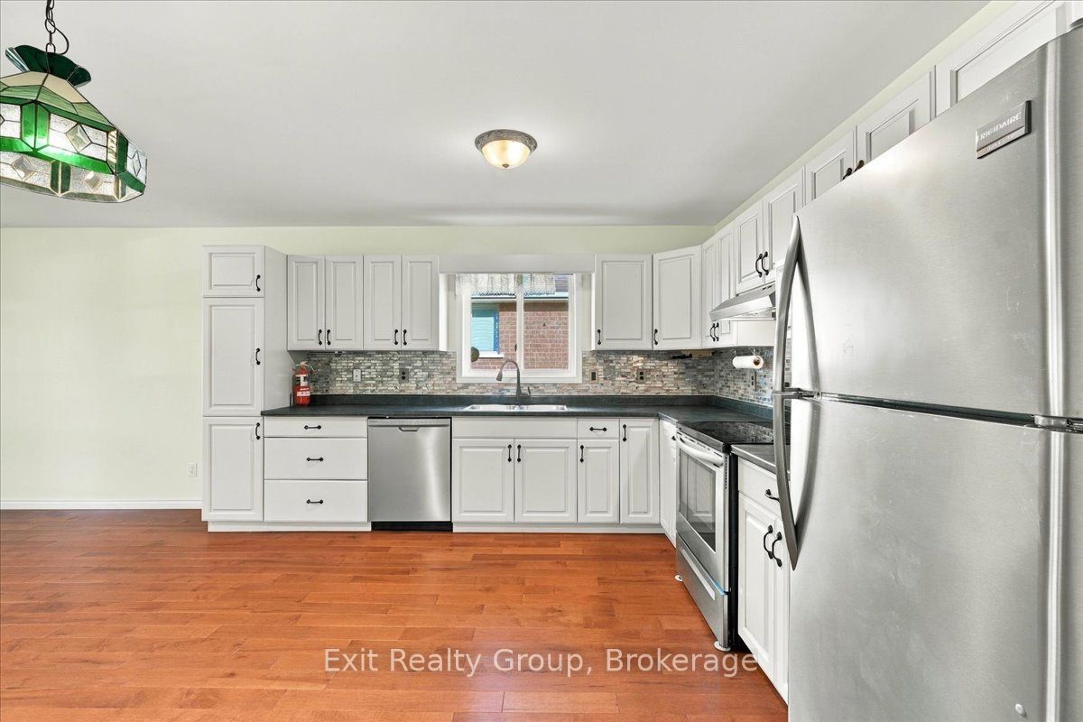 6 Hemlock Crescent Property Photo 11