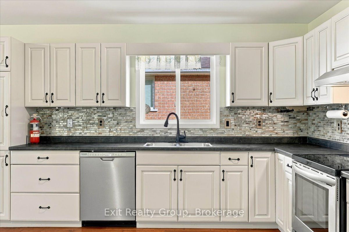 6 Hemlock Crescent Property Photo 14