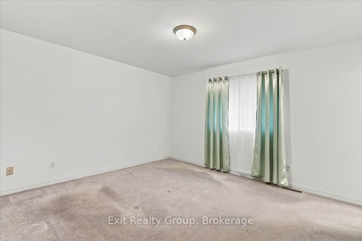 6 Hemlock Crescent Property Photo 23