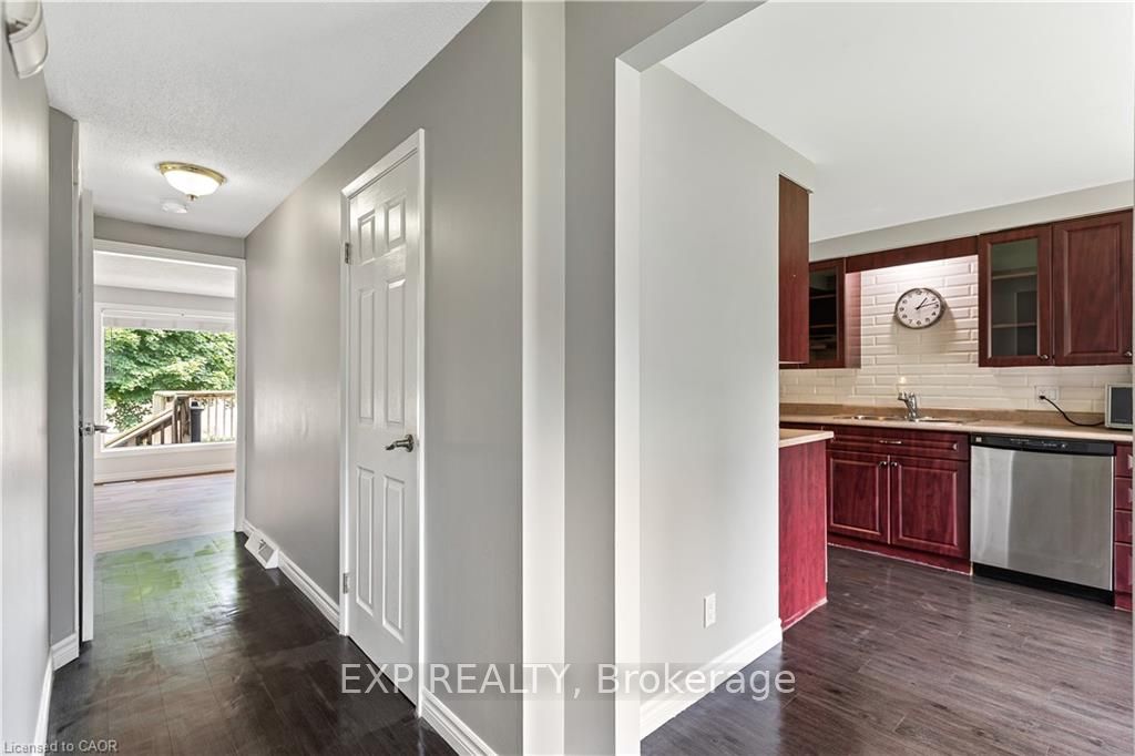 432b Dunvegan Drive Property Photo 3