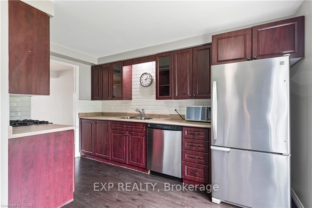 432b Dunvegan Drive Property Photo 4