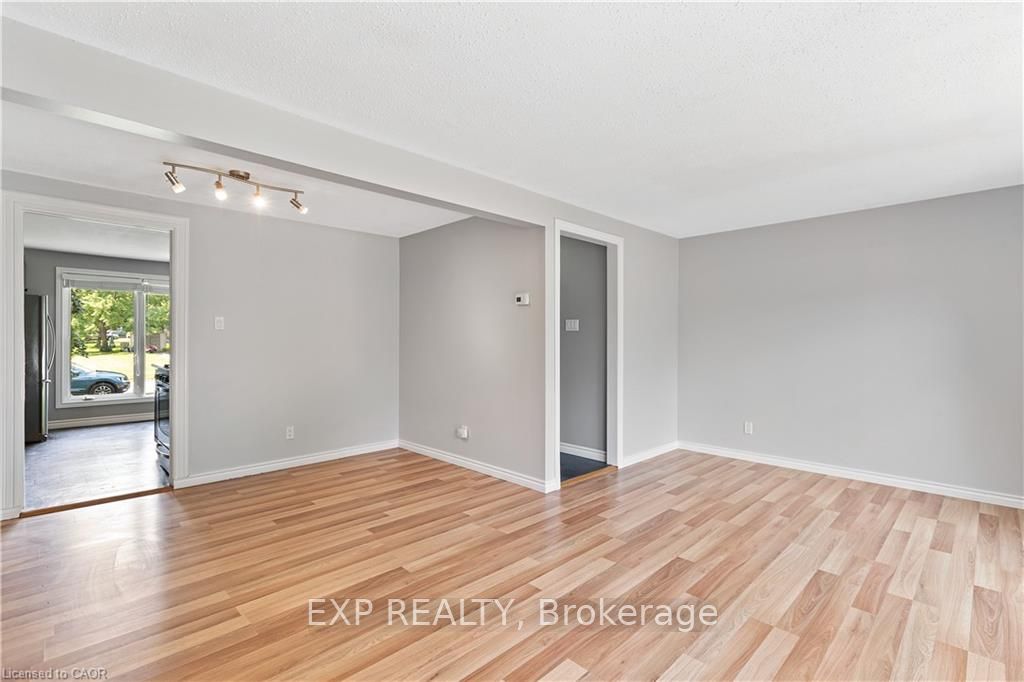 432b Dunvegan Drive Property Photo 8