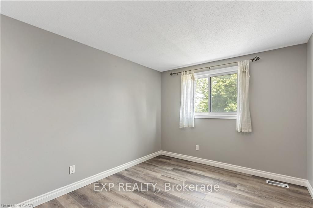432b Dunvegan Drive Property Photo 11