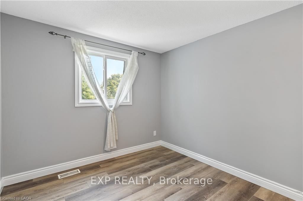 432b Dunvegan Drive Property Photo 14