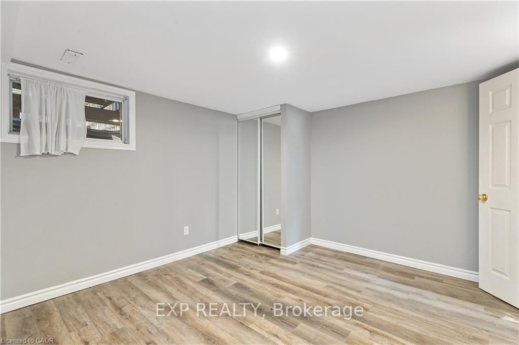 432b Dunvegan Drive Property Photo 18