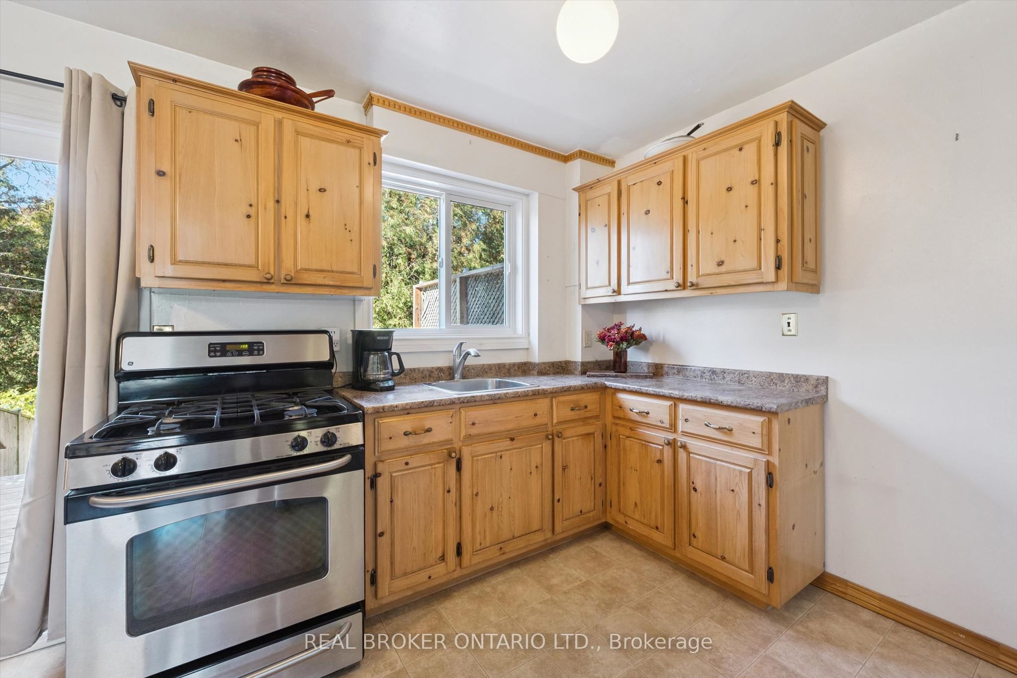100 Waverley Drive Property Photo 11