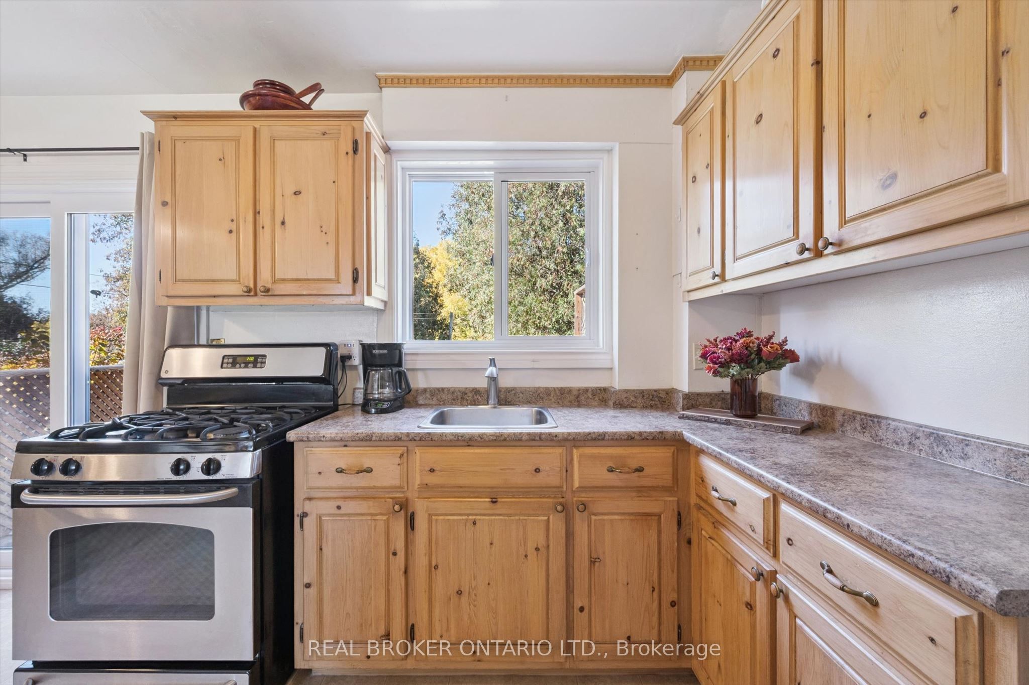 100 Waverley Drive Property Photo 12