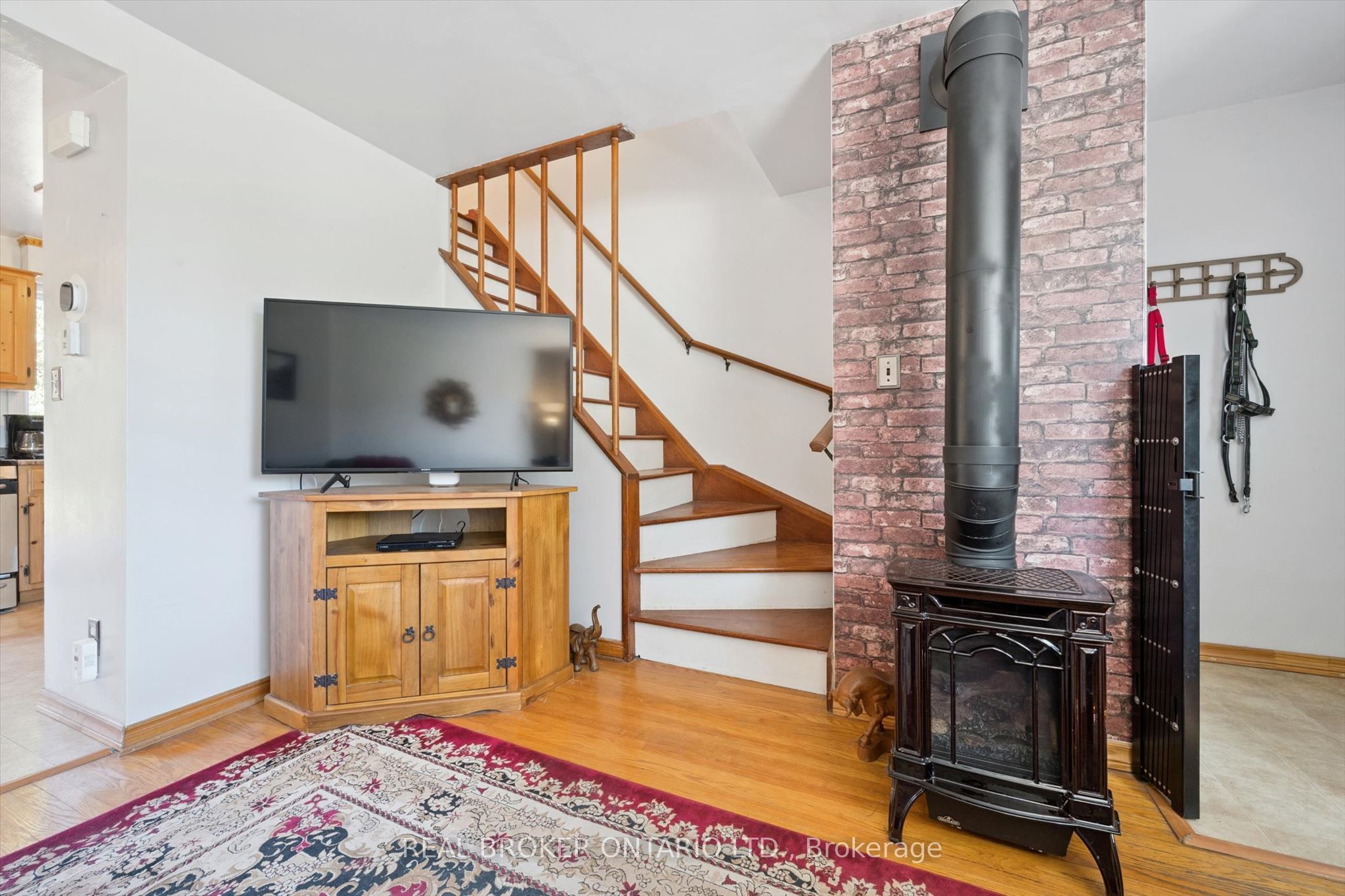 100 Waverley Drive Property Photo 16