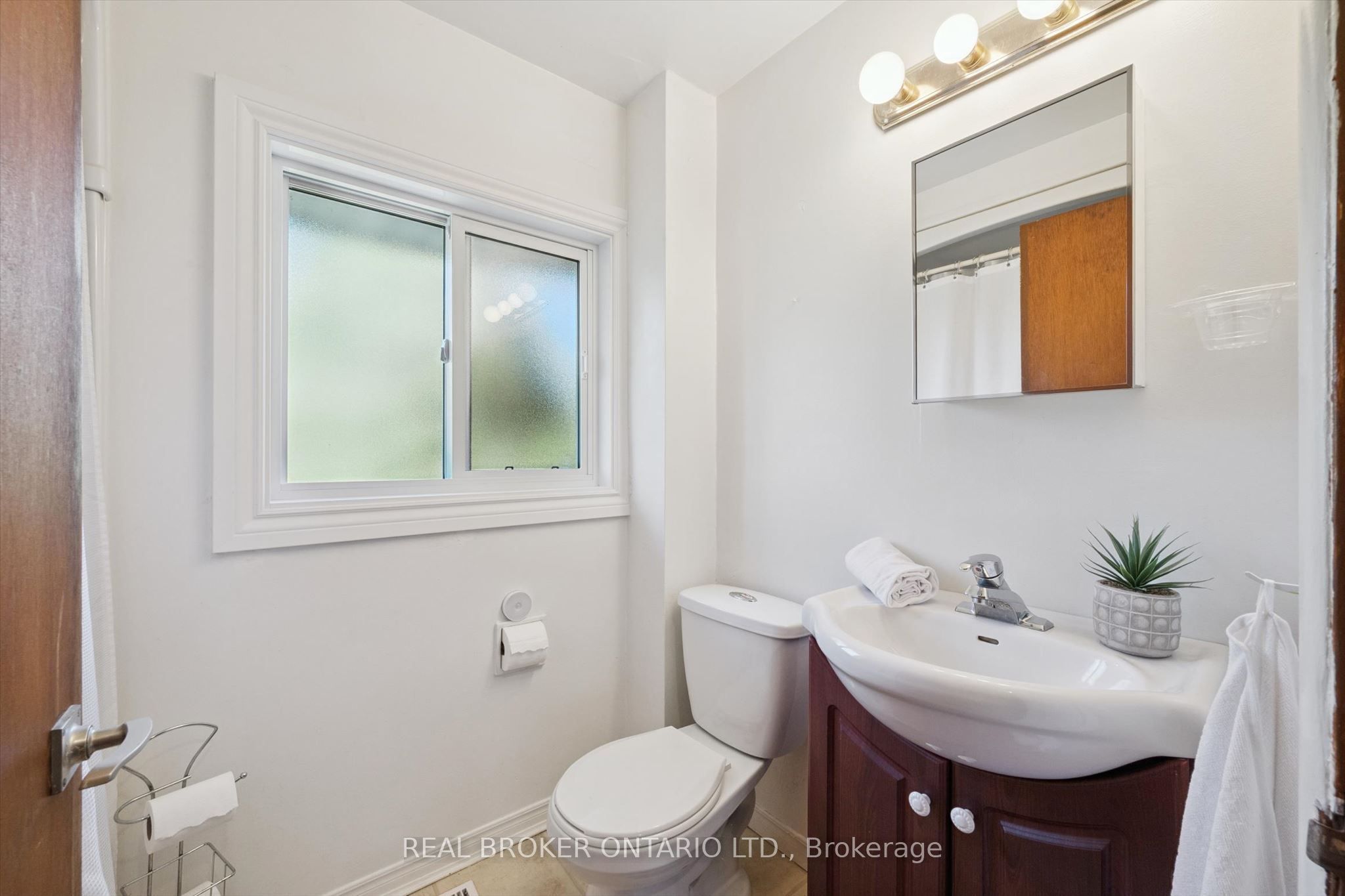 100 Waverley Drive Property Photo 21