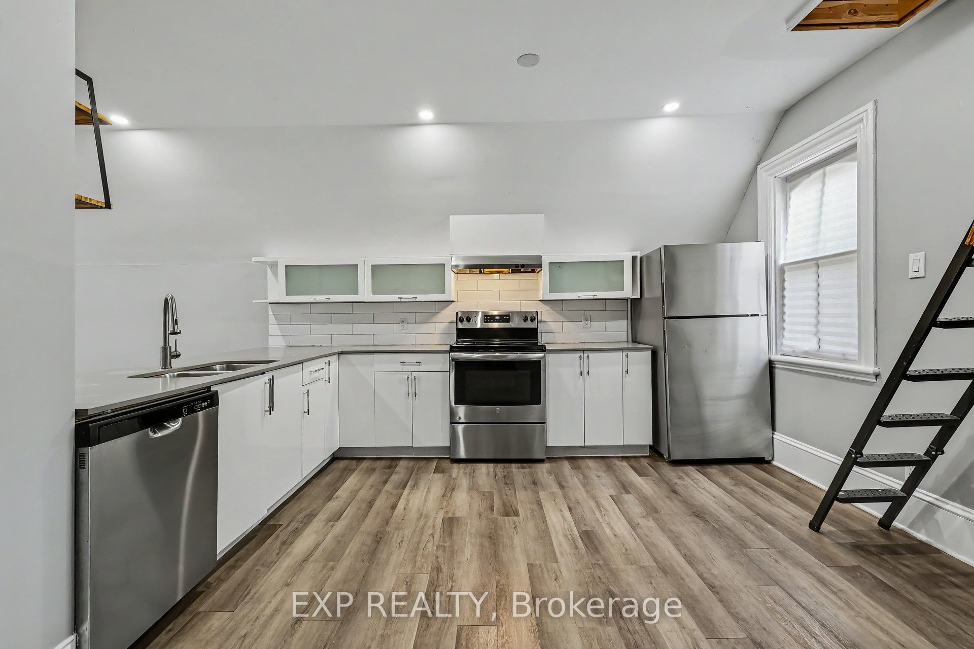 419 Besserer Street B Property Photo 10