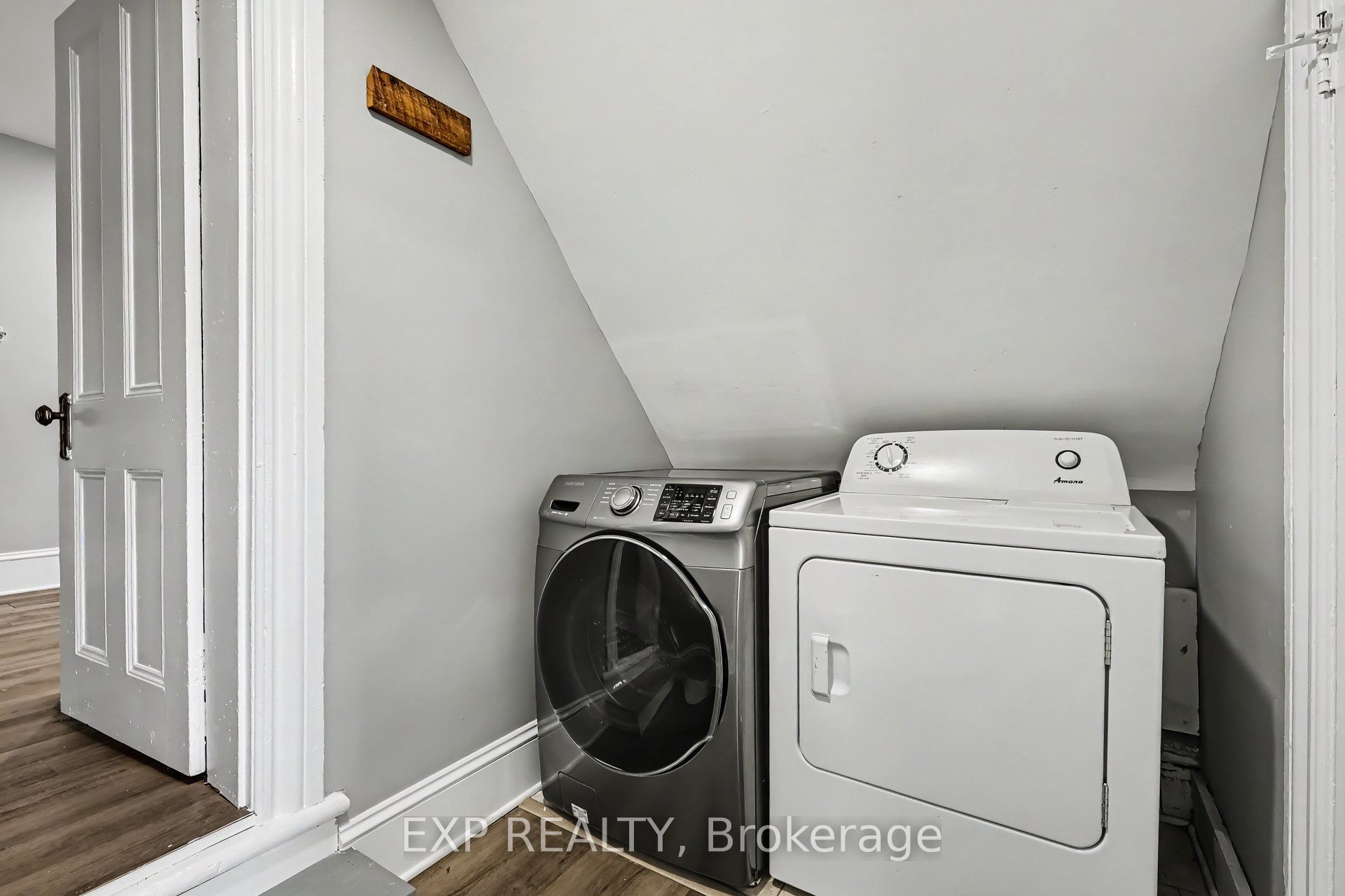 419 Besserer Street B Property Photo 16