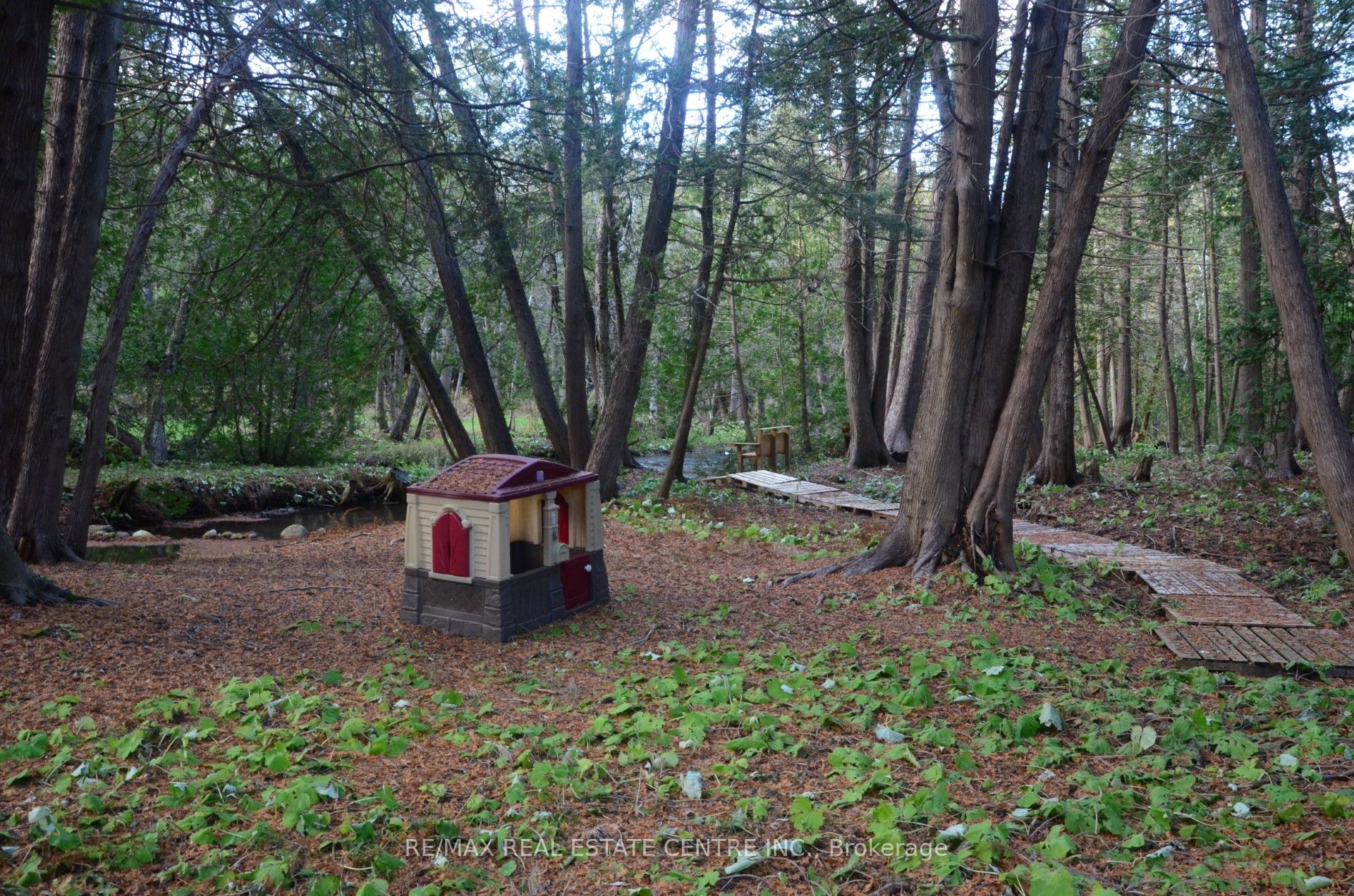 16 Cedar Lane Property Photo 44