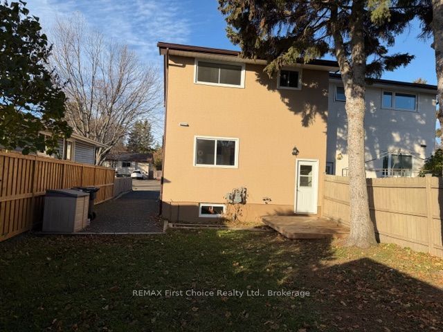 254 Perth Crescent Property Photo 3