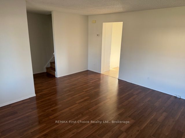 254 Perth Crescent Property Photo 5