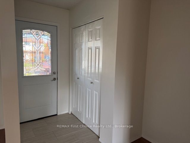 254 Perth Crescent Property Photo 6