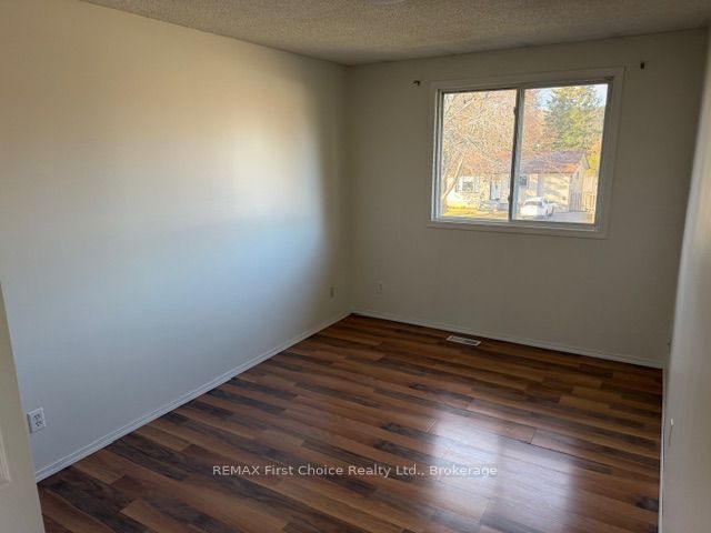 254 Perth Crescent Property Photo 14