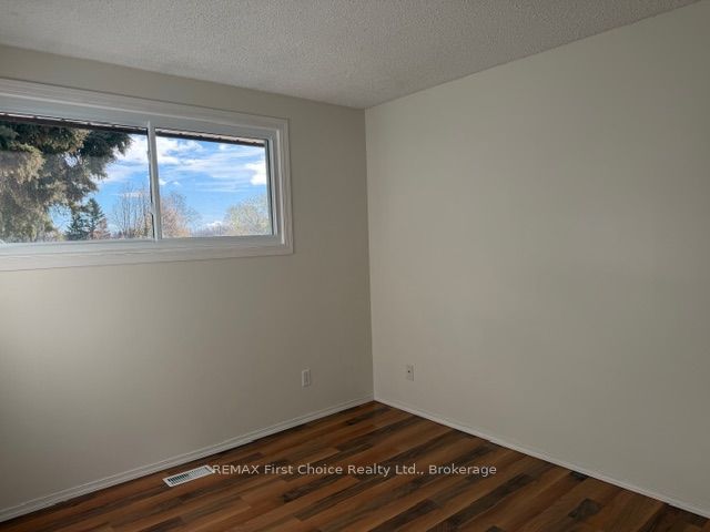 254 Perth Crescent Property Photo 16