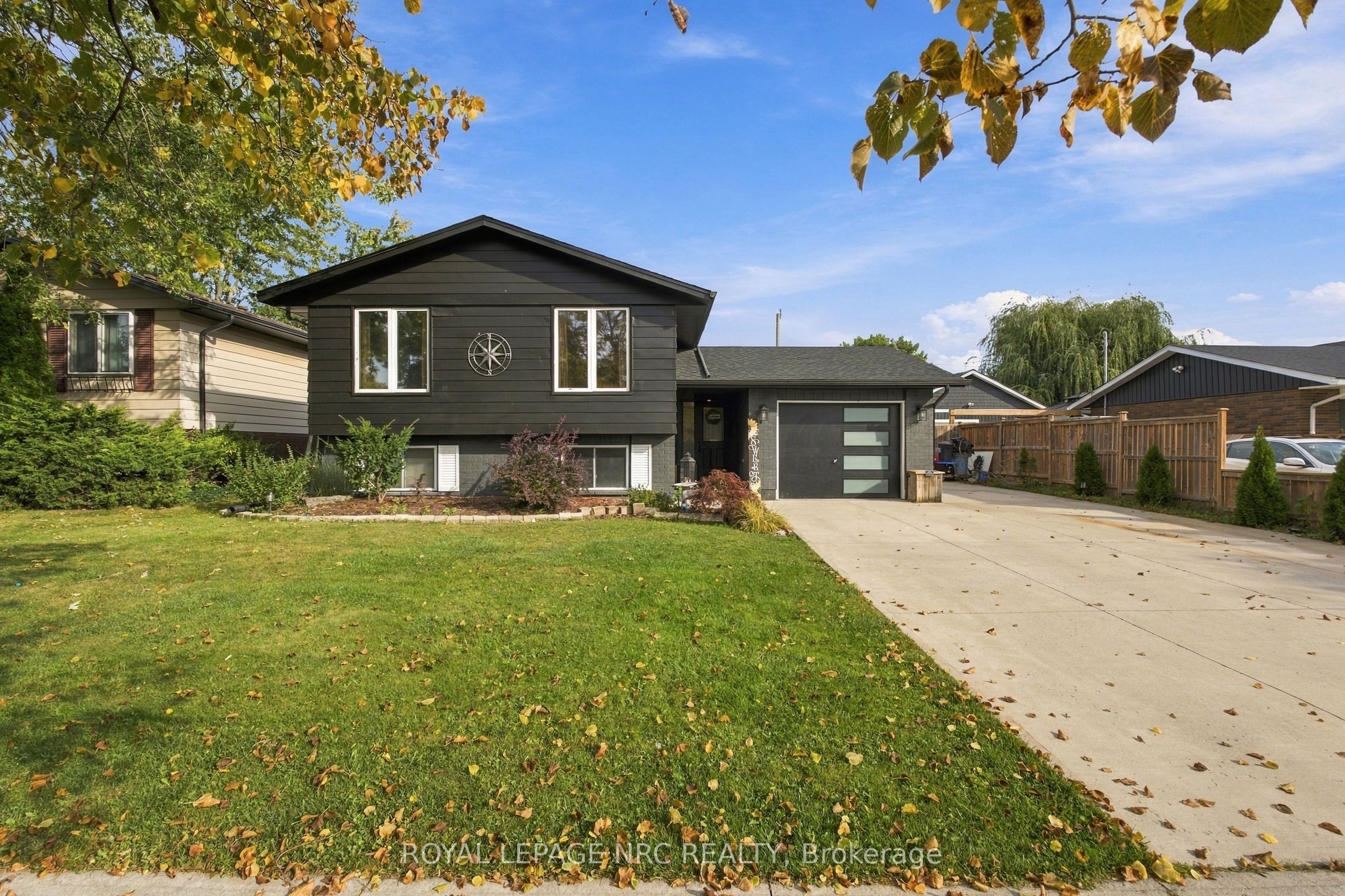 26 PINEHURST Drive Property Photo 1