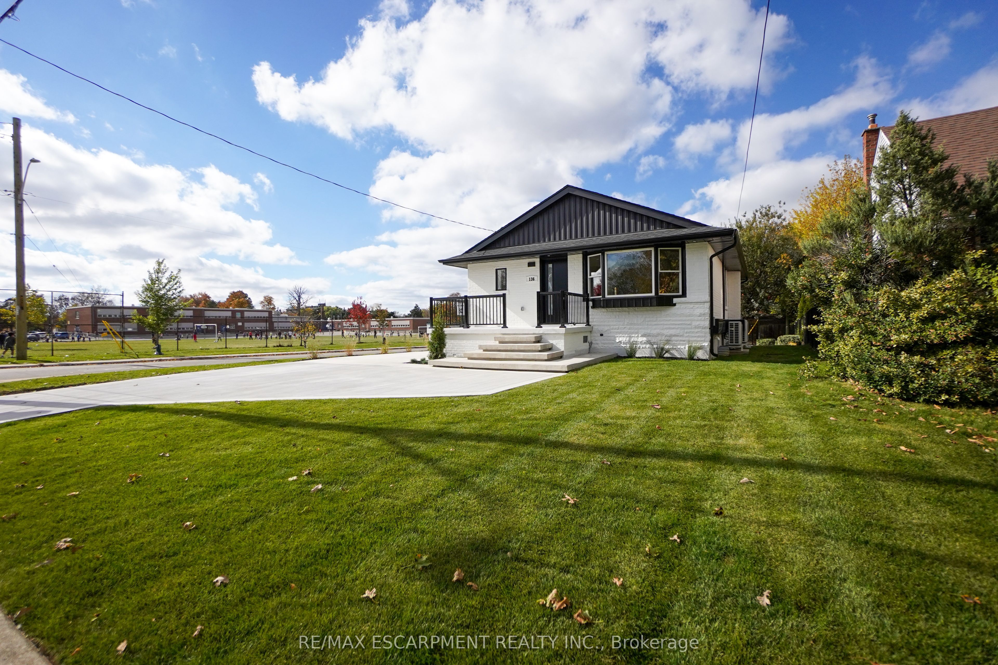 136 Warren Avenue Property Photo 2