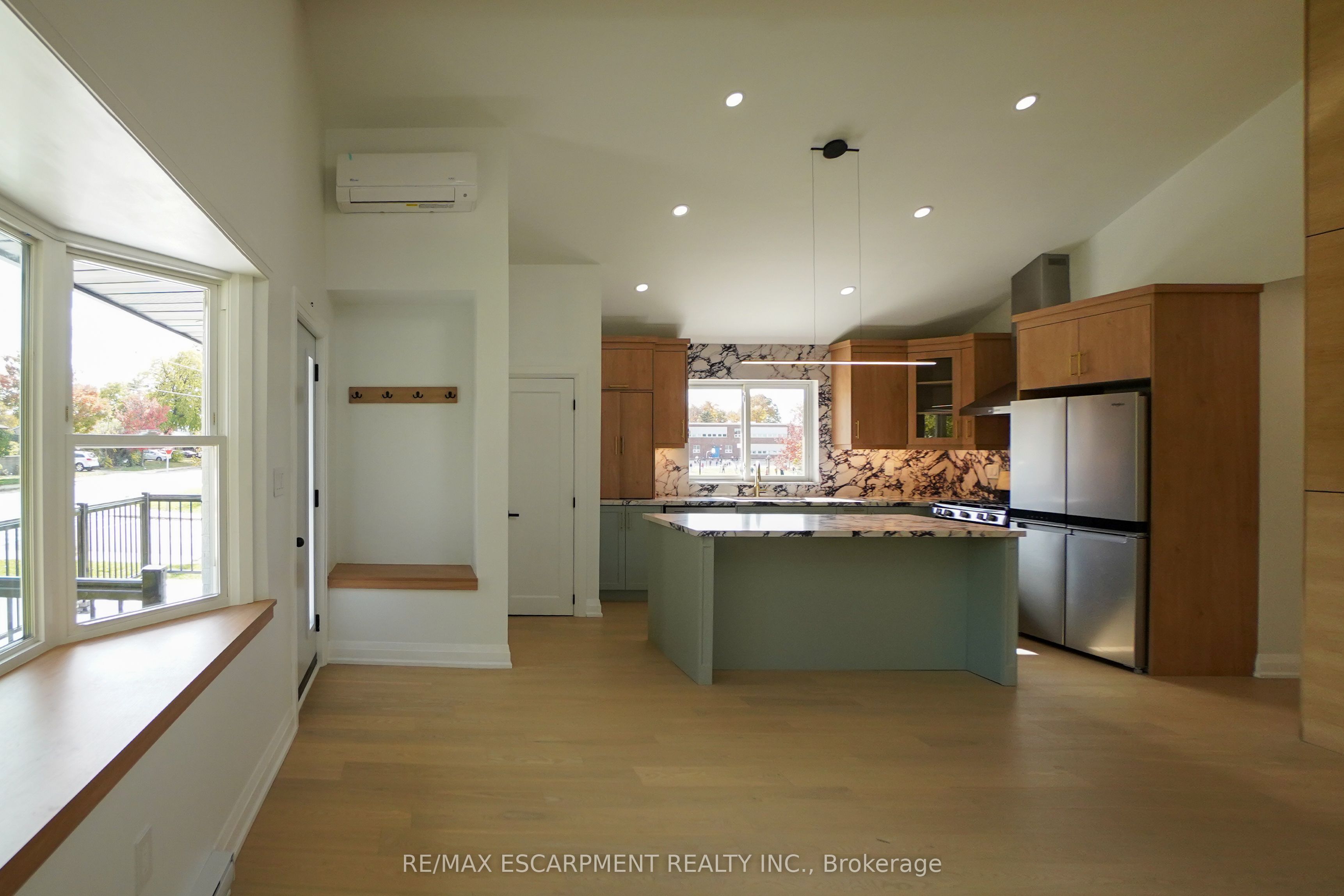 136 Warren Avenue Property Photo 6