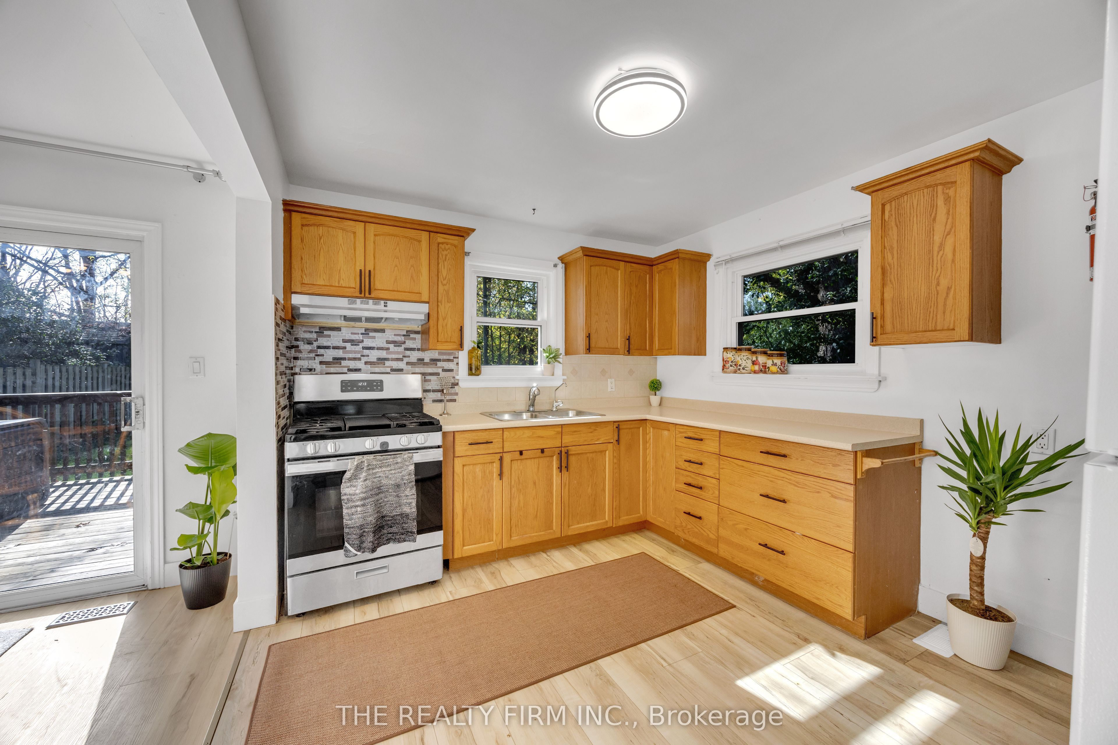 119 Emery Street W Property Photo 22