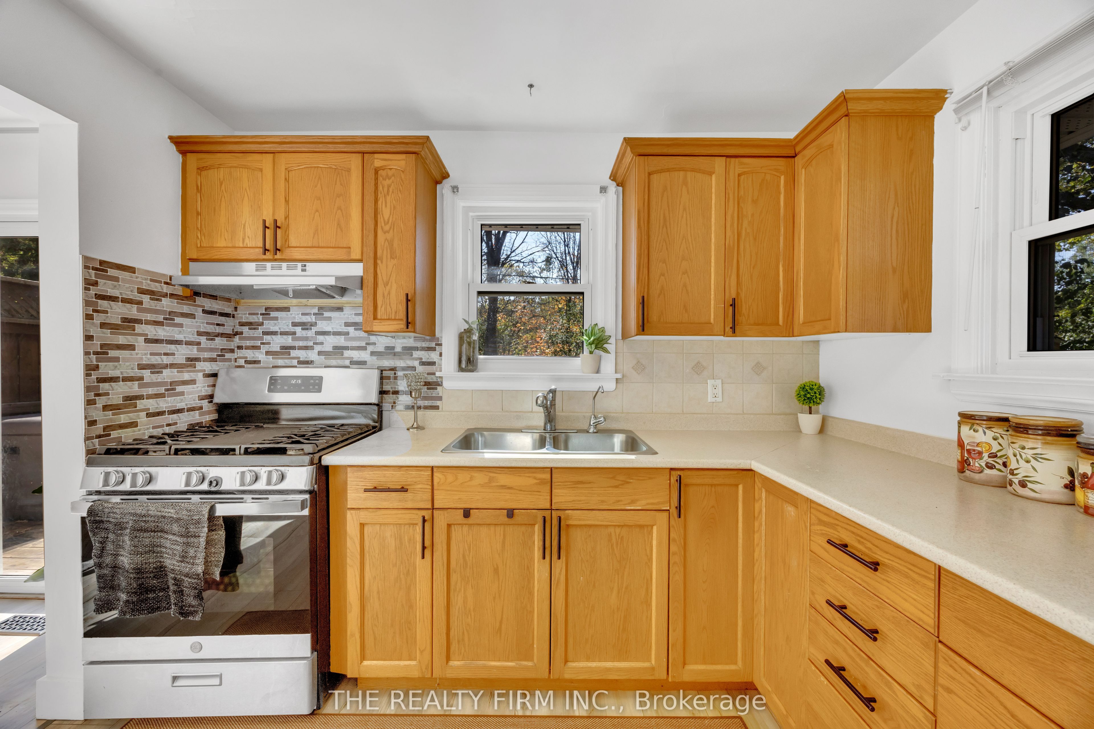119 Emery Street W Property Photo 24