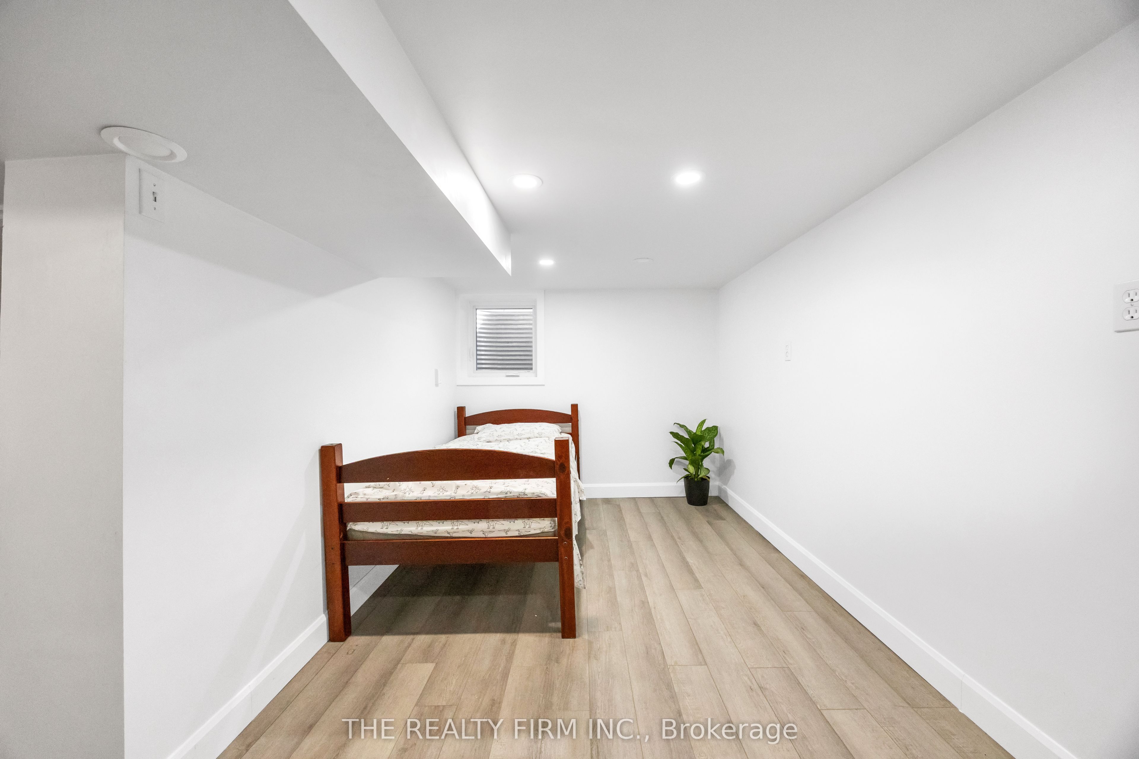 119 Emery Street W Property Photo 31